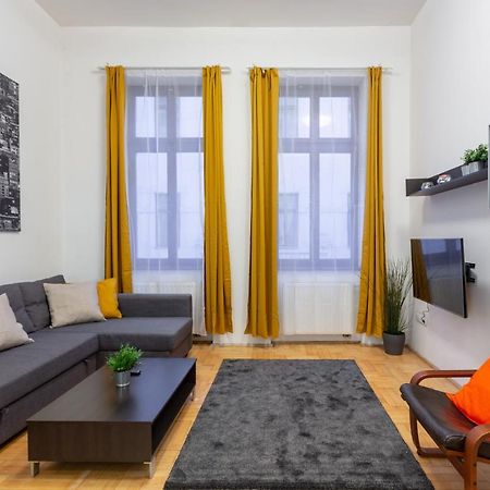 Dowtown Home In The Gozsdu Garden Budapest Esterno foto