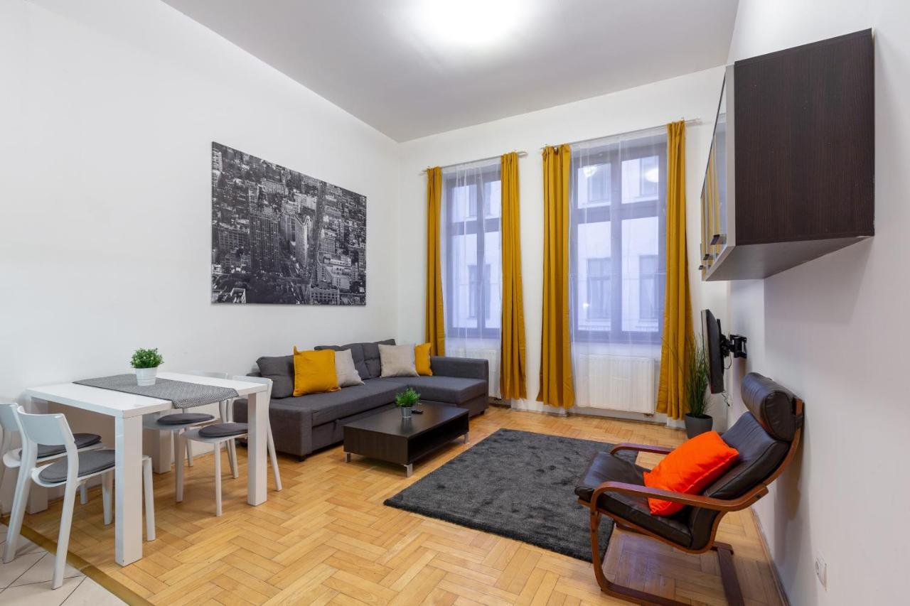 Dowtown Home In The Gozsdu Garden Budapest Esterno foto